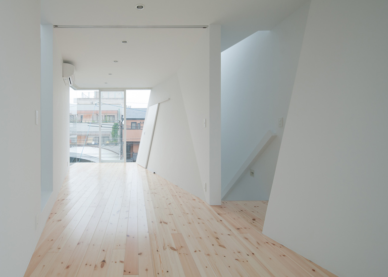 dezeen_House-in-Tamatsu-by-Ido-Kenji-Architectural-Studio_ss_4