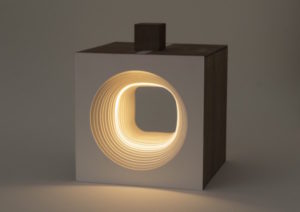 detalle de la lámpara pata rei light cube
