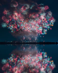 fotografia de los fuegos artificiales de japon
