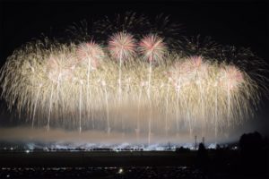 fotografia de keisuke de los fuegos artificiales de japon