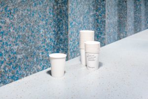 vasos reciclables en el zero waste bistro