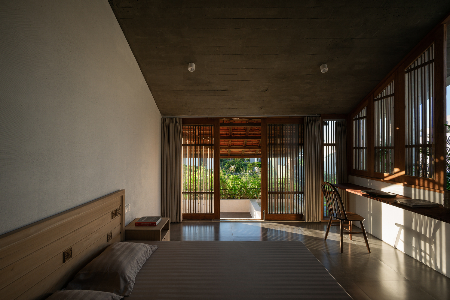 Casa Hien: Un diálogo con el pasado - Winhouse Architecture